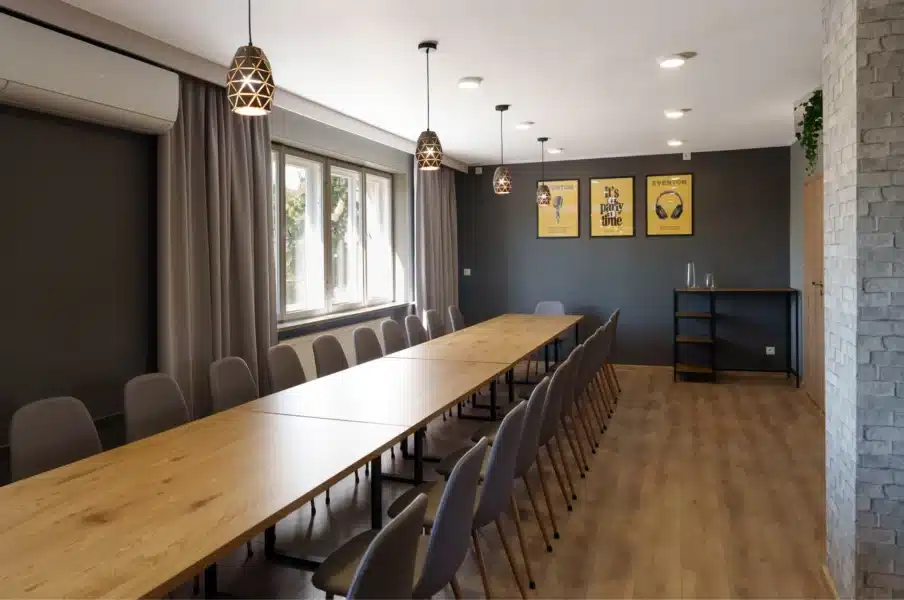 Nowoczesna sala szkoleniowa Poznań Grunwald – wynajem lokalu na konferencje i warsztaty